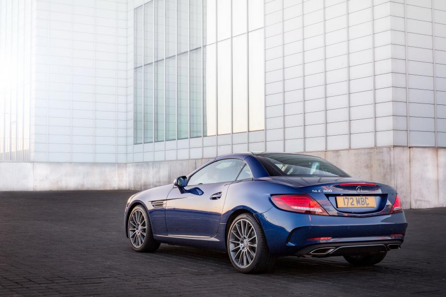  Mercedes-Benz SLC300 AMG Line 2016 года  (UK) (фото 13 из 25)